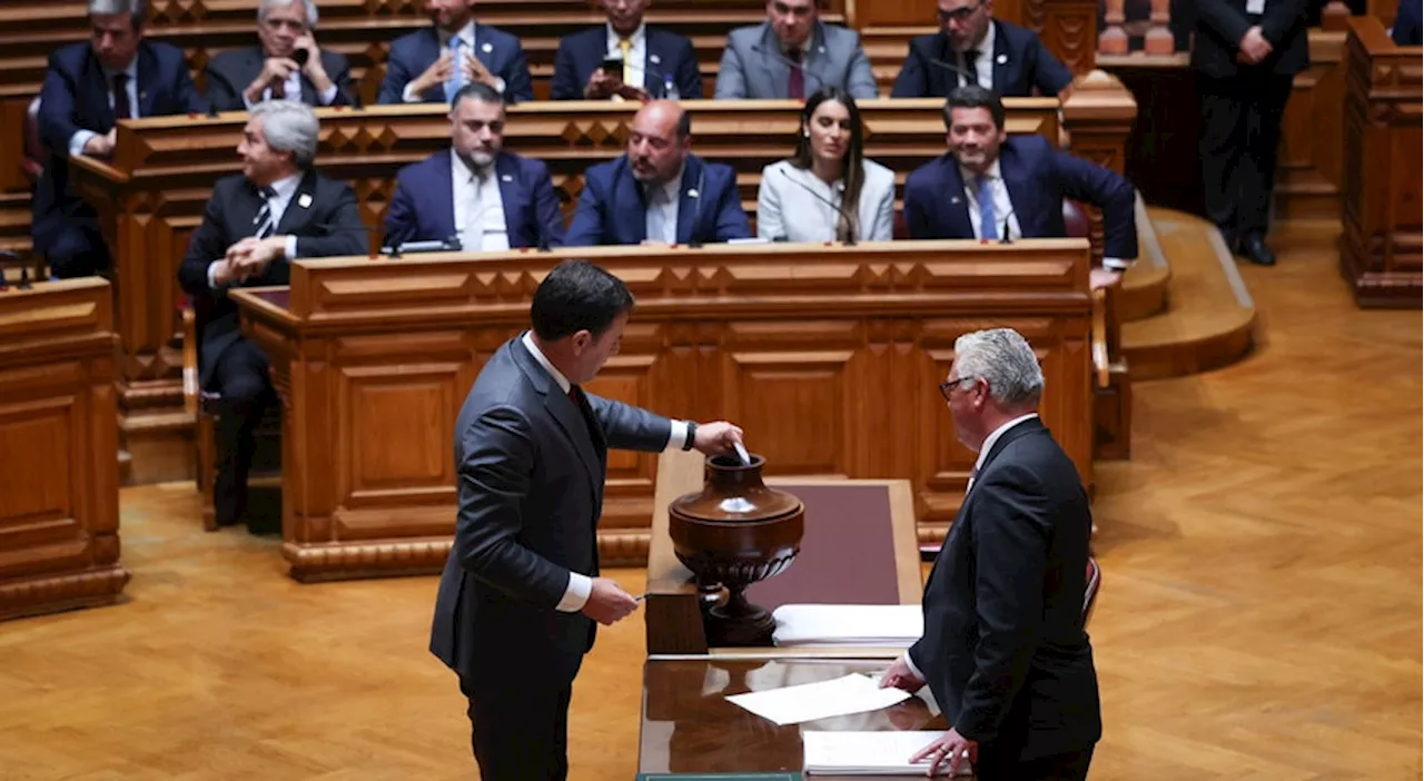 Deputados tentam eleger presidente da Assembleia da República à quarta ronda