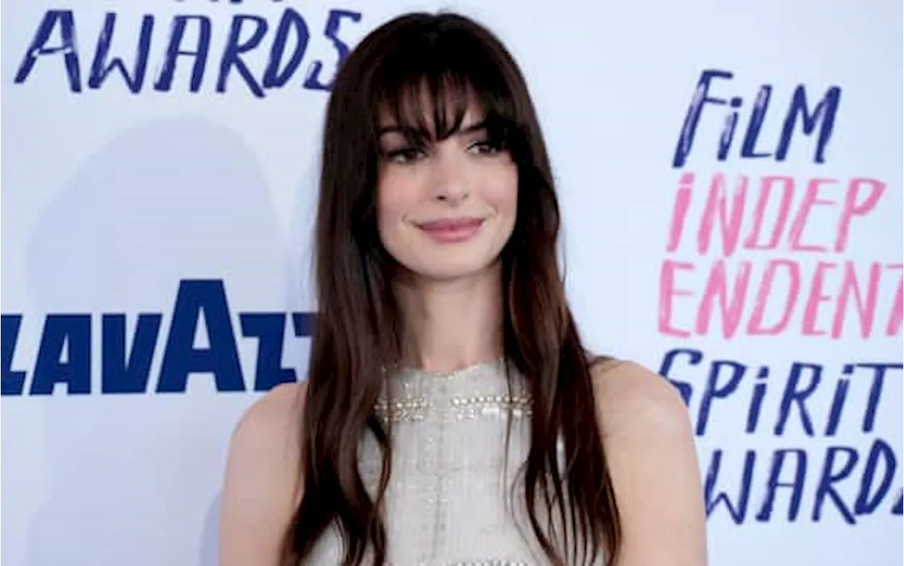 Anne Hathaway rivela di aver avuto un aborto spontaneo mentre recitava a teatro