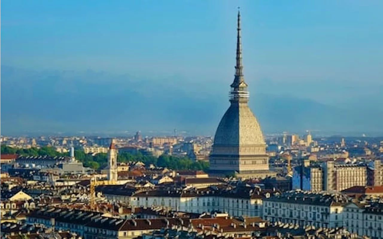 Torino, insegnante malata di tumore licenziata: la storia di Anna Vitiello