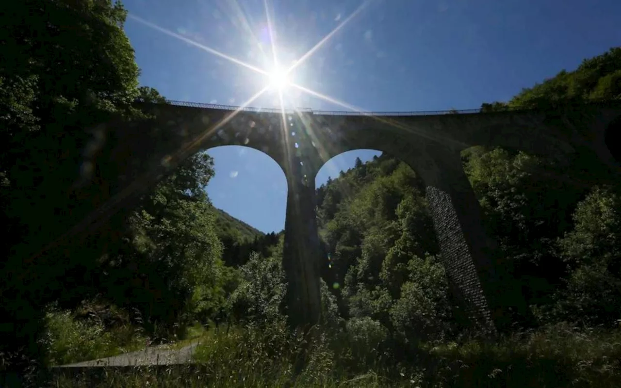 Pau-Canfranc : en 1970, le déraillement spectaculaire d’un train de marchandises en vallée d’Aspe