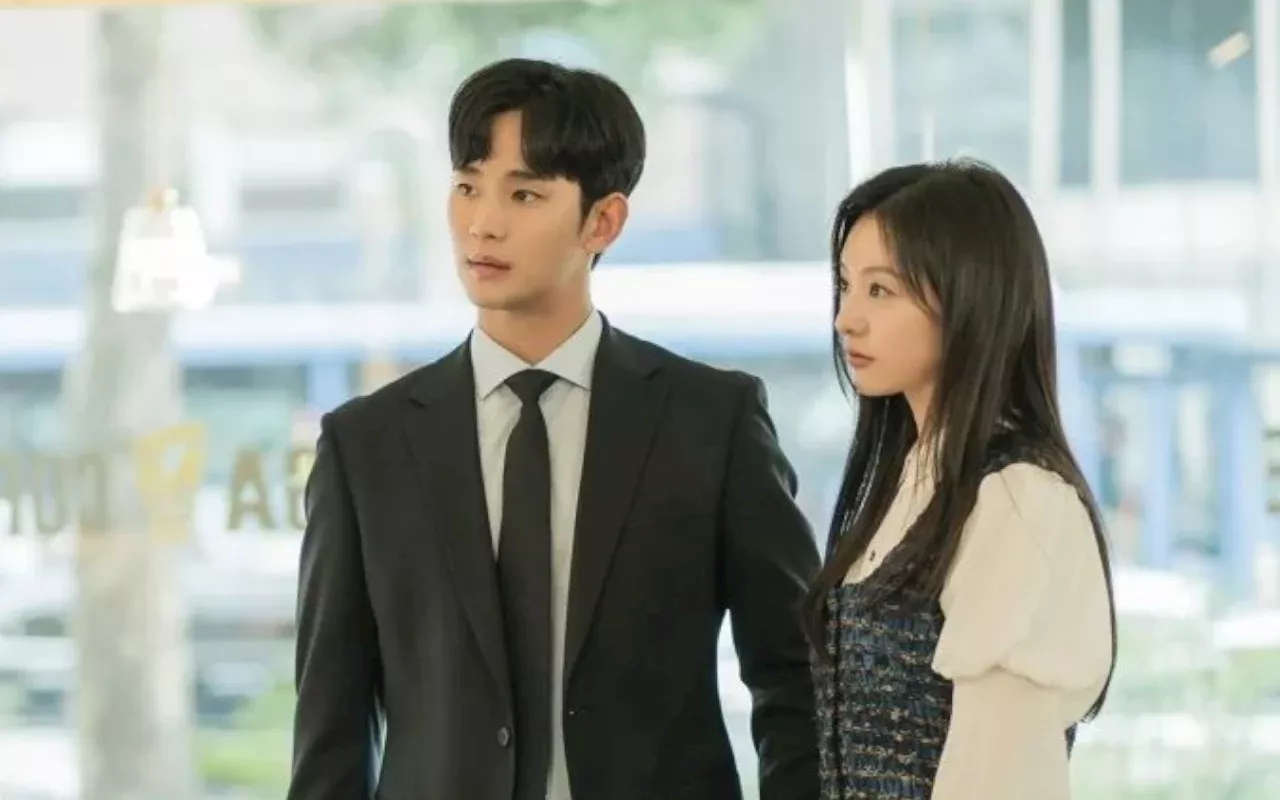 Hubungan Kim Soo Hyun dan Kim Ji Won Diramal Bakal Lanjut di Luar 'Queen of Tears'