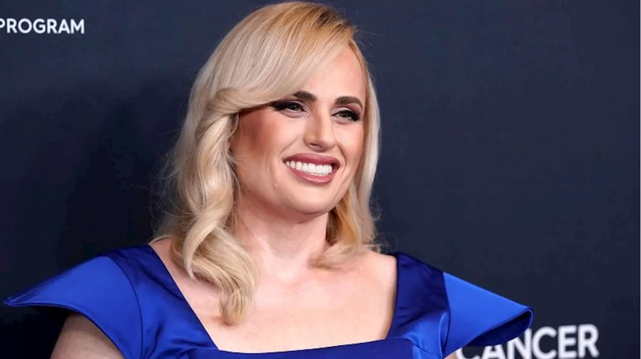 La actriz Rebel Wilson espera difundir un 'mensaje positivo' al compartir que perdió la virginidad después de los 30 años