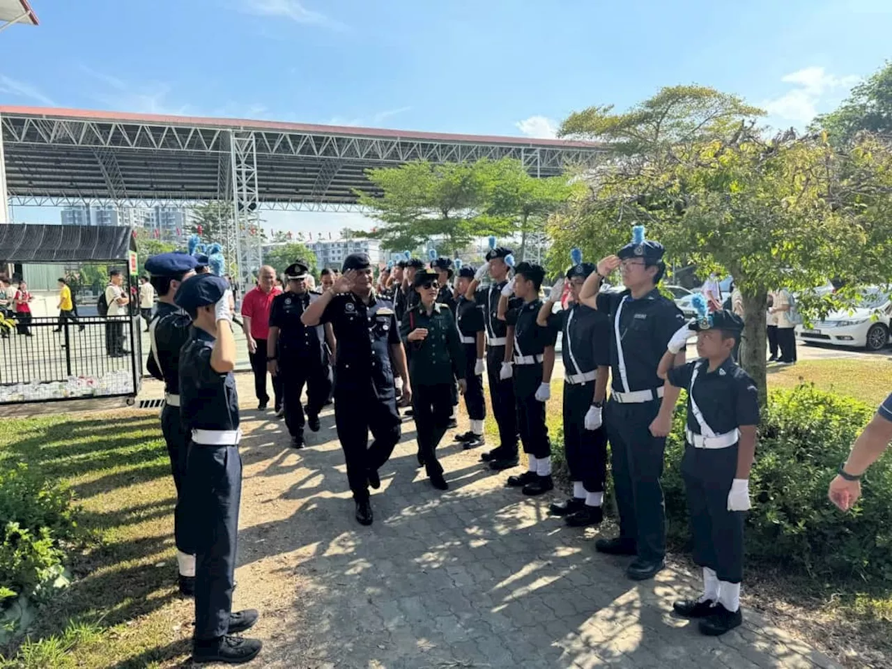 Kota Kinabalu police adopts Kota Kinabalu High School as foster school