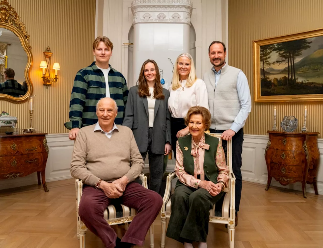 El rey Harald de Noruega reaparece junto a su familia después de su operación de corazón