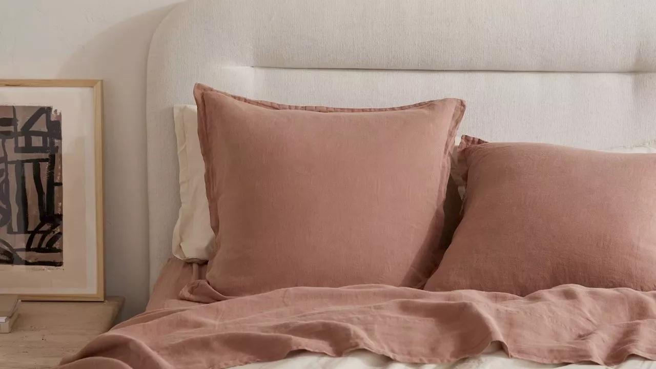 The Best Finds at Parachute’s Warehouse Sale: Linen Bedding, Turkish Cotton Towels and More