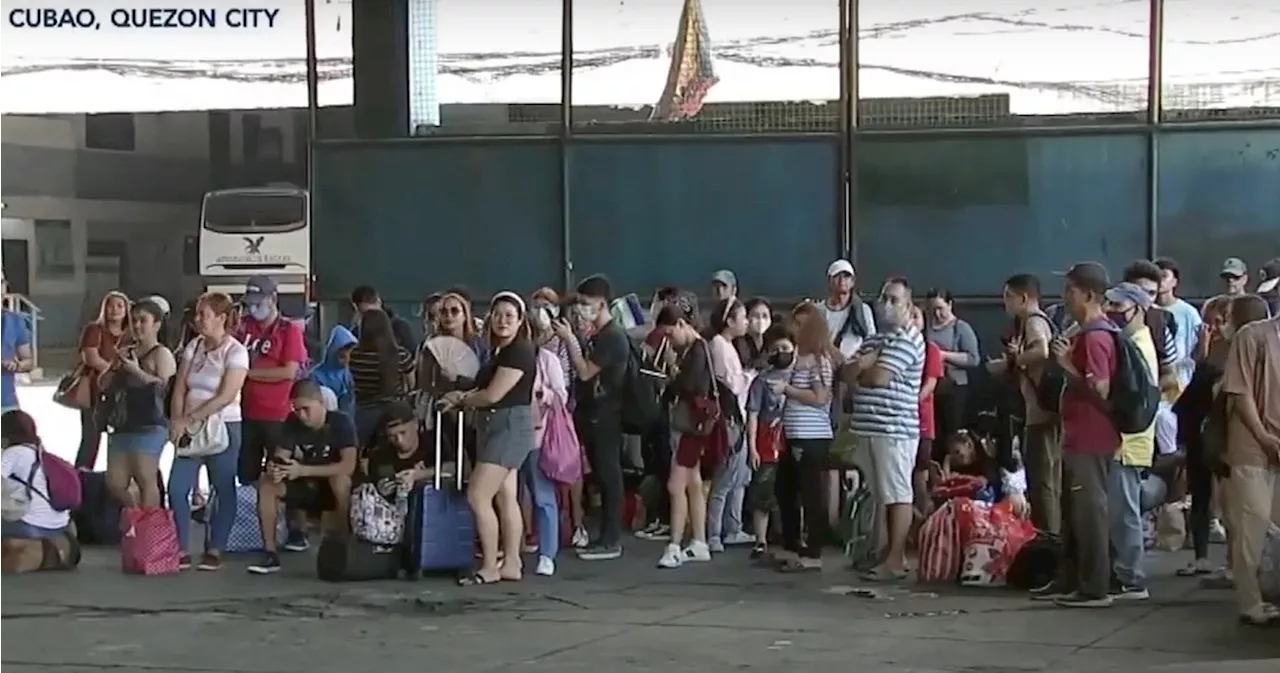 Some passengers take last-minute trips for Holy Week break