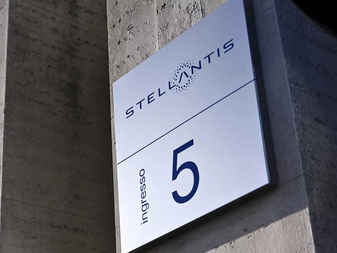 Stellantis, ancora esuberi a Mirafiori è incubo lavoro