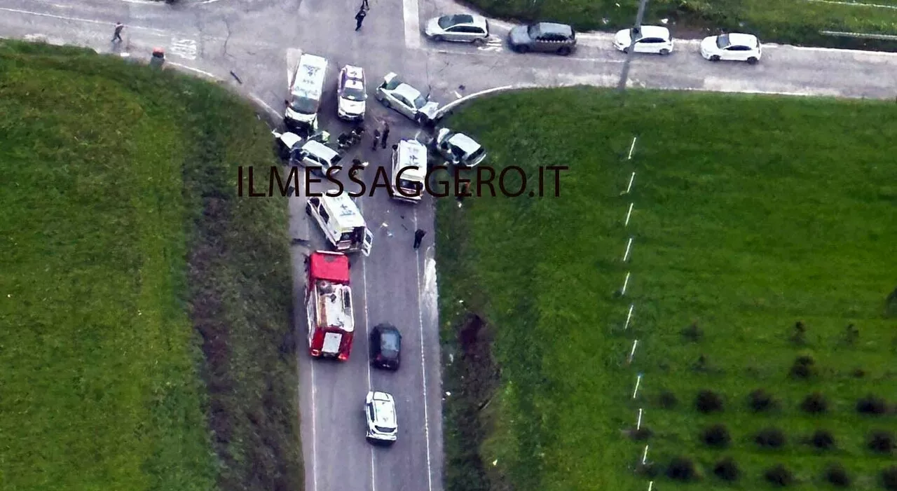 Incidente a via Pontina Vecchia, morta una bambina di 8 anni e tre feriti