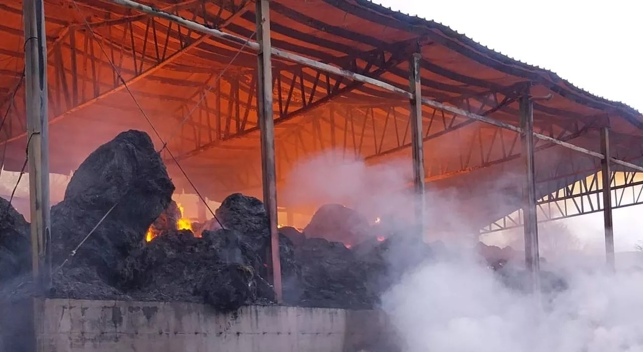 Rimessa agricola del Reatino data alle fiamme nella notte: ingenti i danni