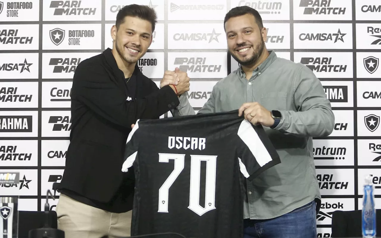 Romero recebe a camisa 70 do Botafogo: 'É homenagem a Garrincha'