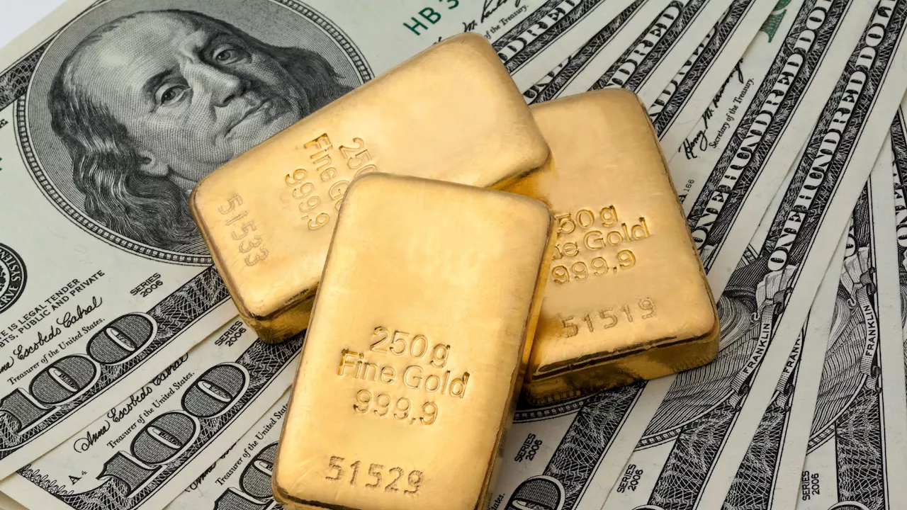 World Bank reveals why central banks are dumping greenbacks for gold