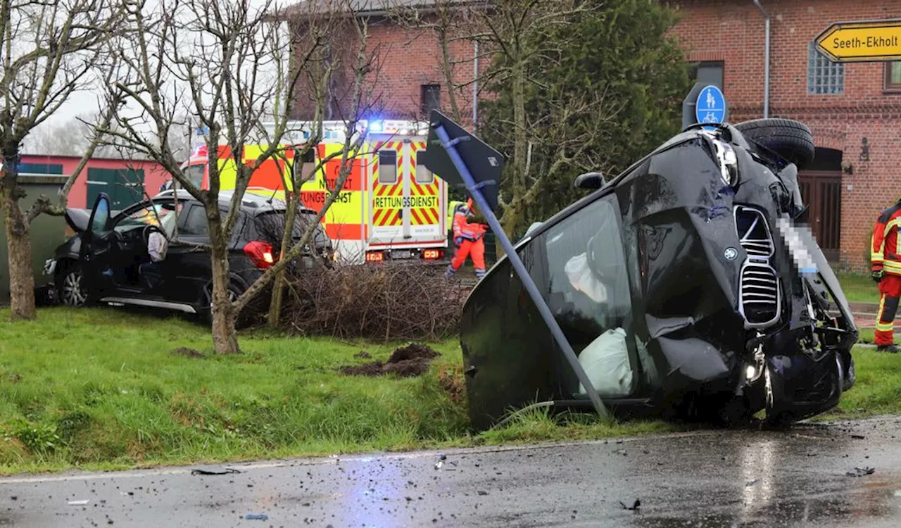 BMW stürzt bei Crash auf die Seite – Rettungshubschrauber im Einsatz