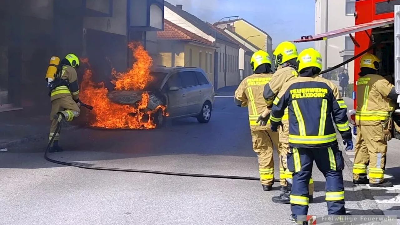 Auto ging in Felixdorf in Flammen auf