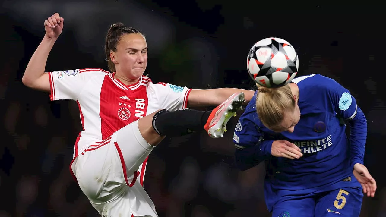 Ajax Vrouwen verdwijnt met gelijkspel bij Chelsea van Champions League-podium