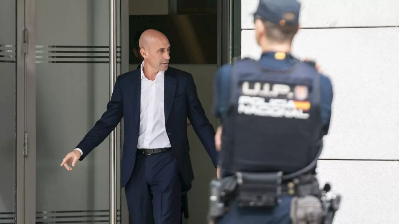 Fiscalía española pide dos años y medio de cárcel para Luis Rubiales por el caso Jenni Hermoso