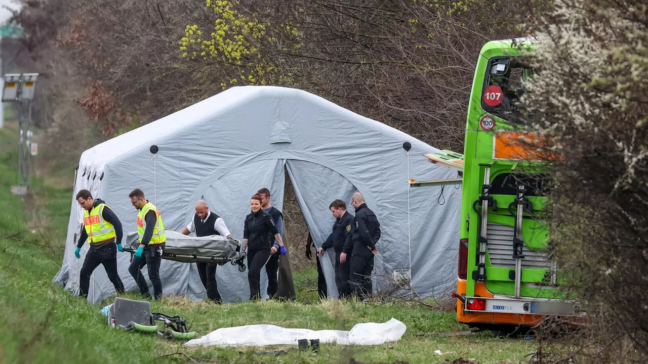 Busunglück bei Leipzig: Ermittler suchen nach Unfallursache