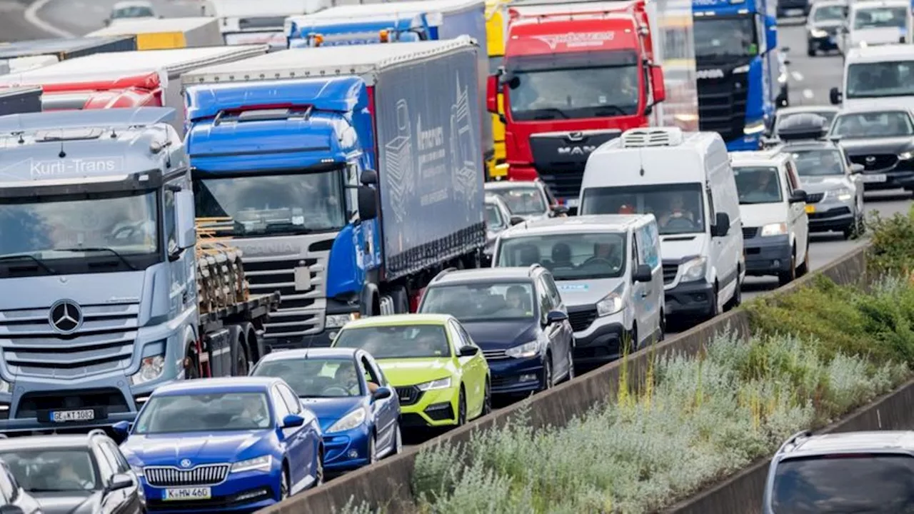 Staatsanwaltschaft: Verkehr auf A9 lahmgelegt: Ermittlungen gegen Lkw-Fahrer