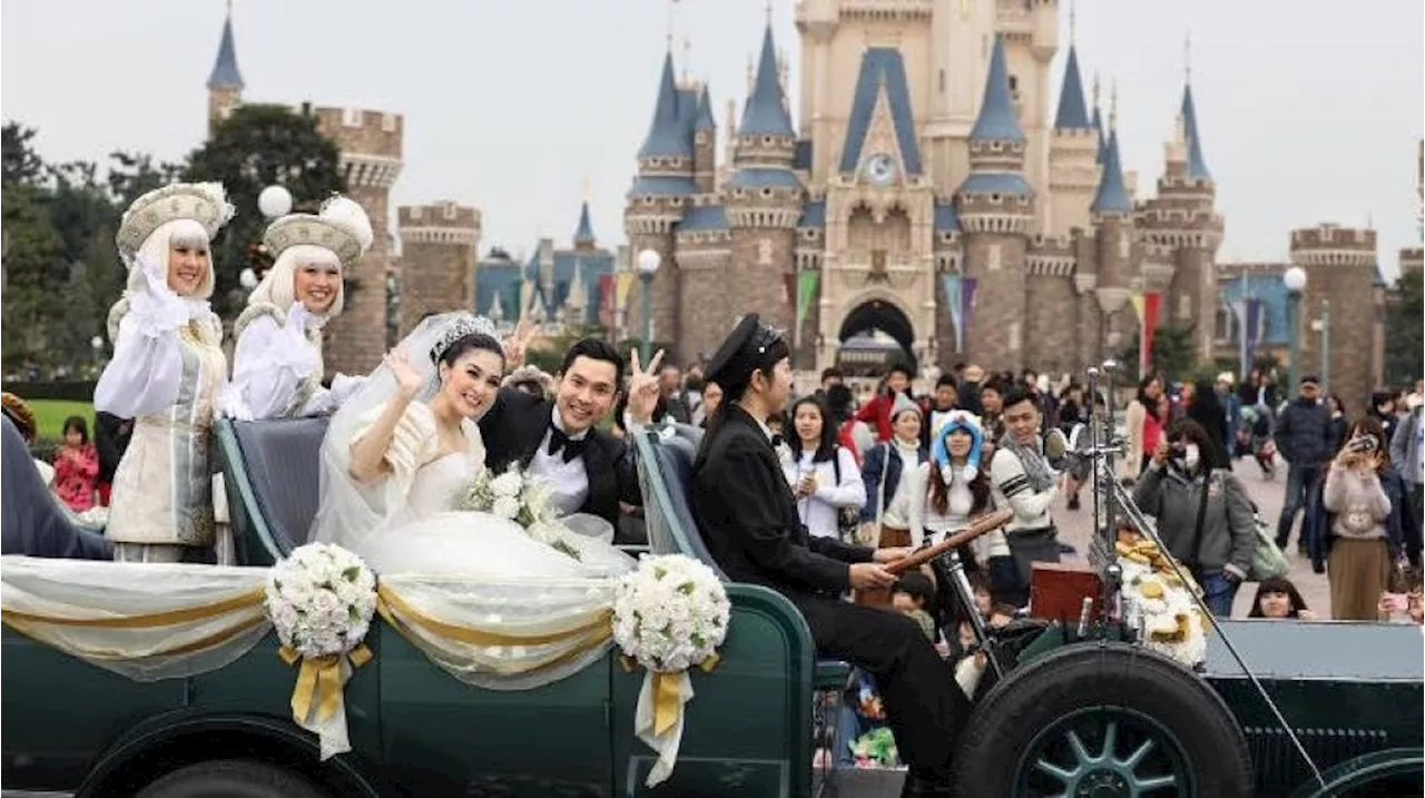 Mewah, Berapa Biaya Pernikahan Fenomenal Harvey Moeis dan Sandra Dewi di Disneyland Tokyo?