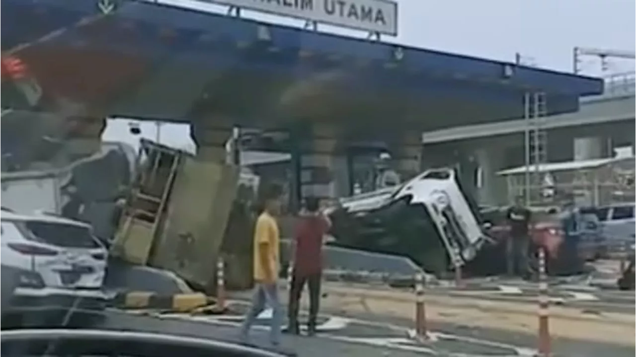 Sisi Lain Tabrakan Beruntun di Gerbang Tol Halim