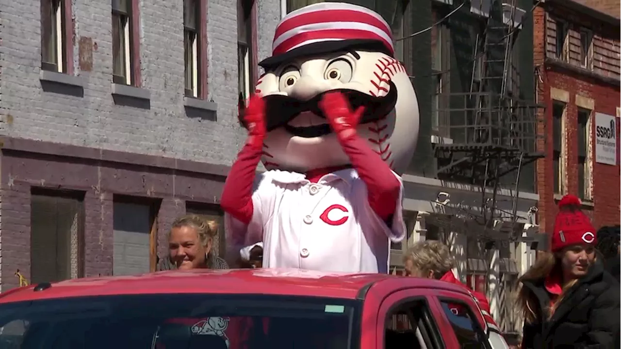 Cincinnati prepares for Reds Opening Day parade