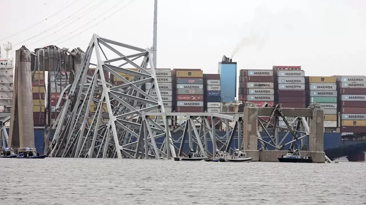 La Armada de Estados Unidos envía barcazas a Baltimore para retirar los escombros del puente