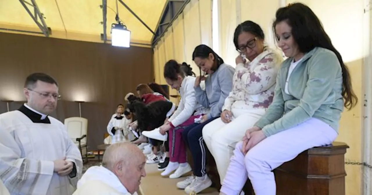 Pope Francis Washes the Feet of 12 Female Prison Inmates