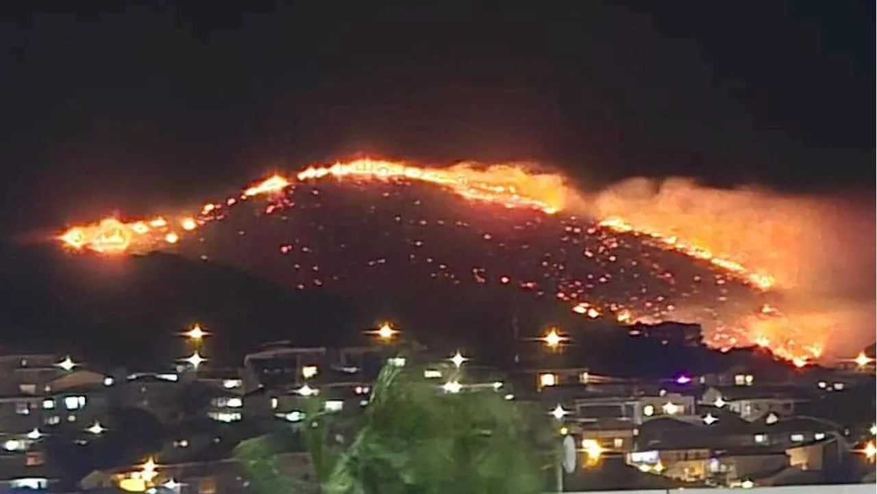 Fire crews respond to fire on slopes of Devil's Peak