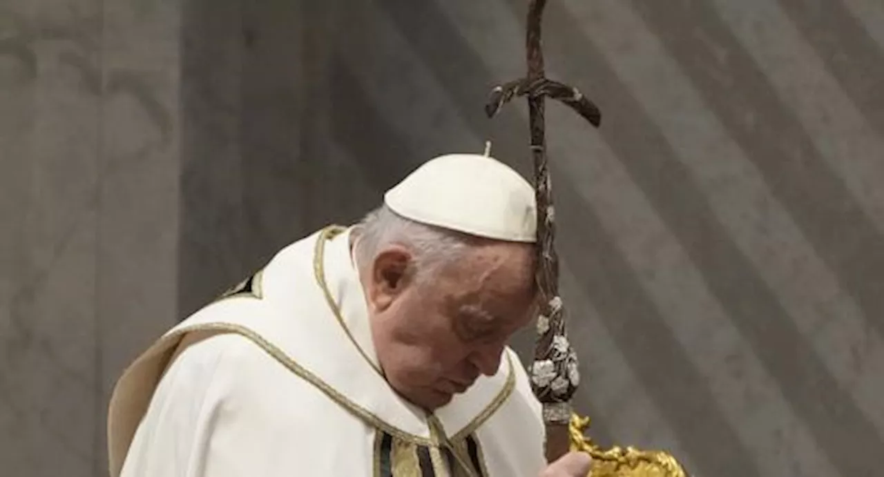 Papa Francesco alla Via Crucis: «Viviamo un tempo spietato, basta una tastiera per insultare e pubblicare...