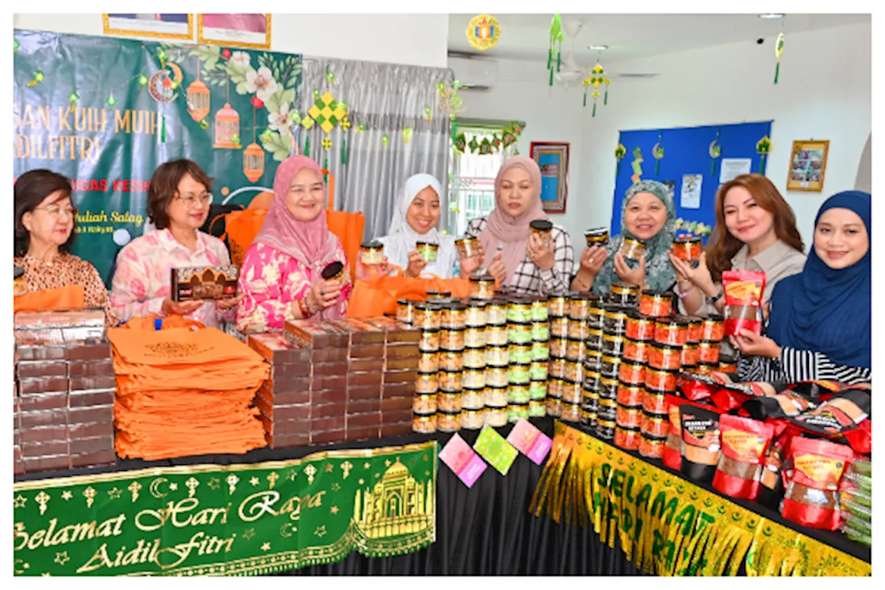 Mutiara GRS contributes 380 baskets of Raya goodies