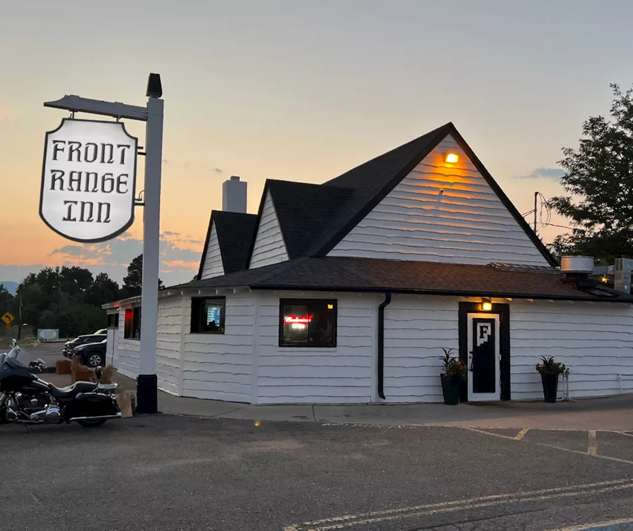 Front Range Inn Is the Best Bar and Restaurant Near Red Rocks