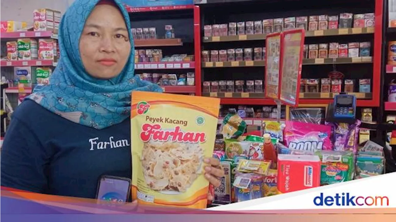 Penjual Peyek & Kerupuk Ini Cerita Cara Produknya Bisa Dijual di Alfamart