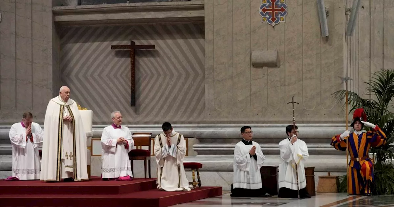 Pope Francis washes women inmates’ feet in Holy Thursday ritual