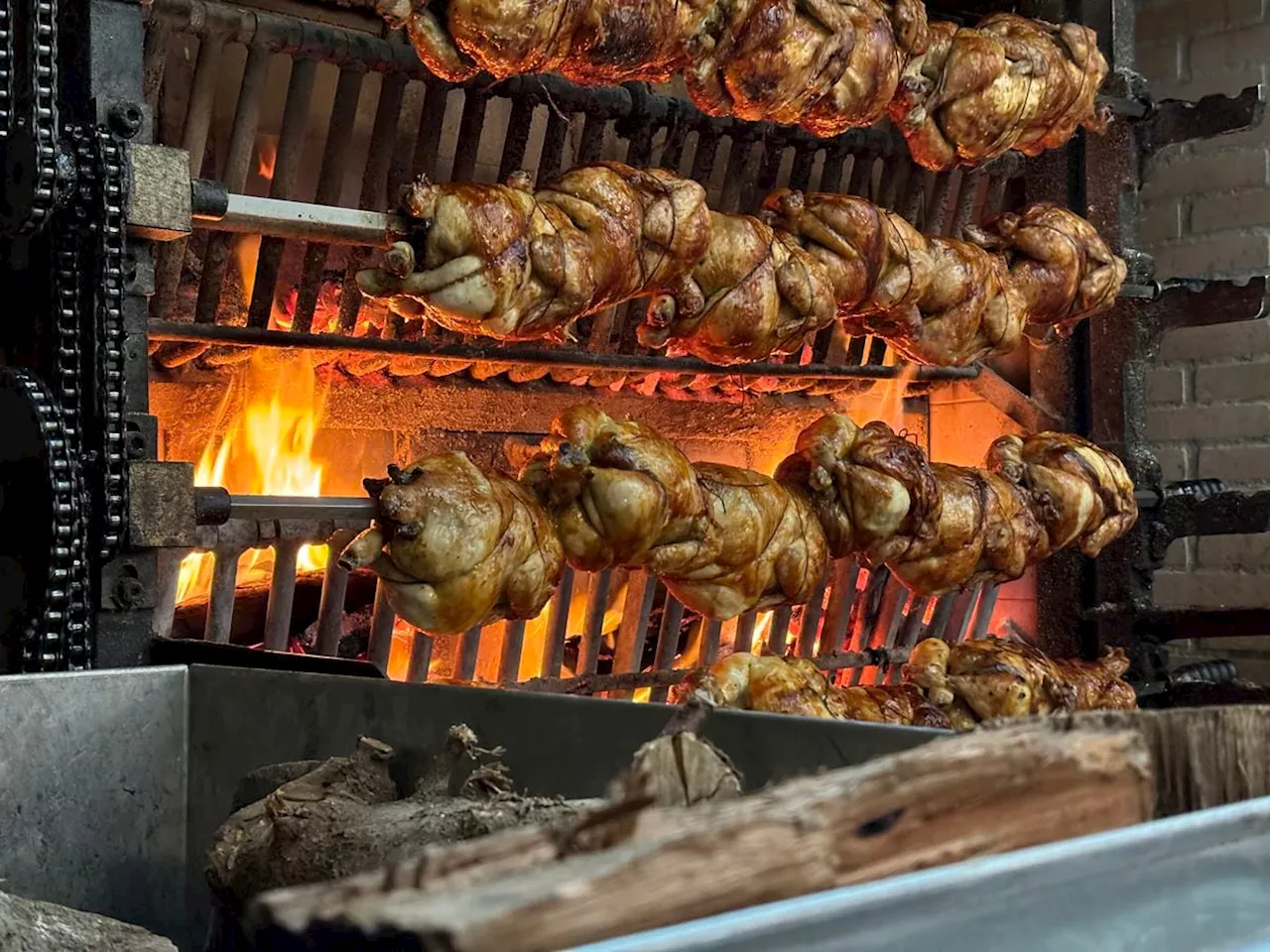 Mesón El Pollo del Tío Paco: un templo del mejor pollo asado escondido entre naves industriales