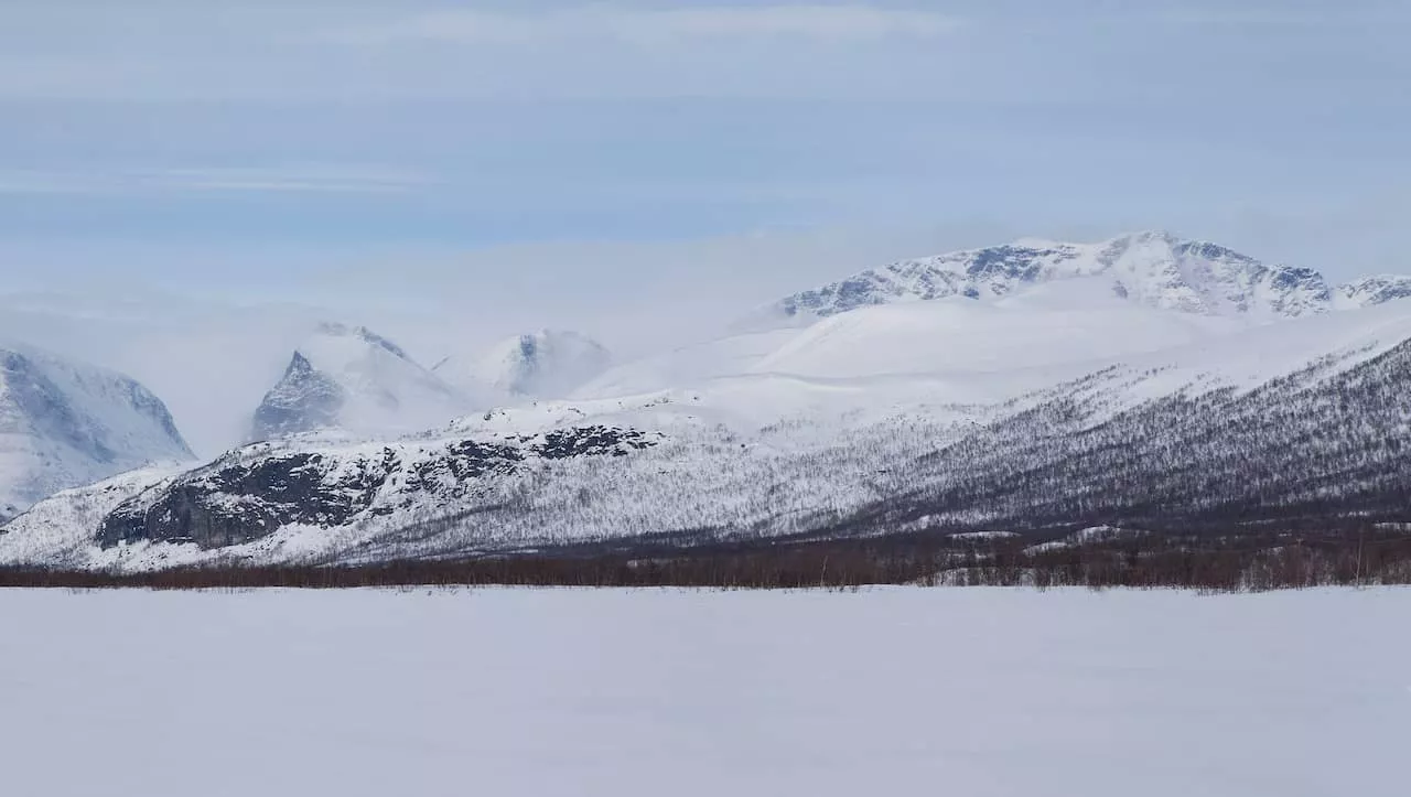 Lavinfara på flera håll i fjällen under långfredagen