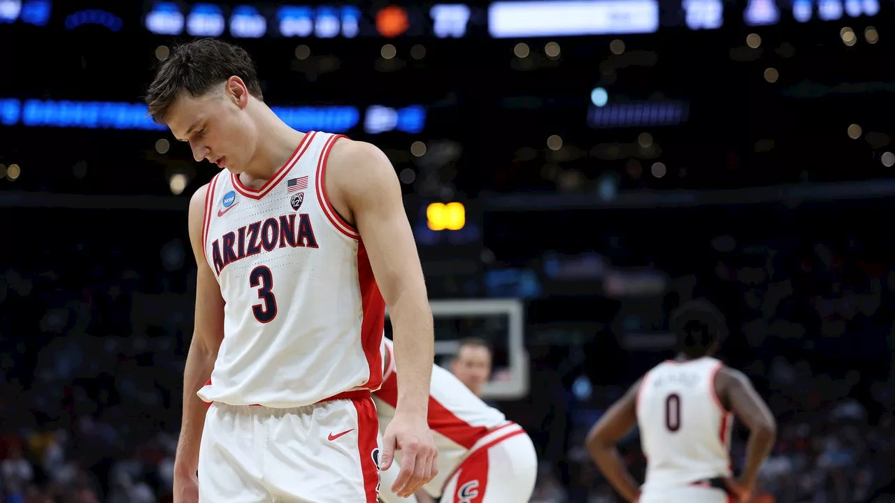 Clemson reaches the Elite Eight for the first time since 1980, beating Arizona 77-72