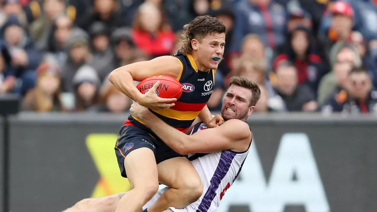 LIVE: Fast-starting Freo aims to prolong Crows woes amid plea for ‘magic makers’