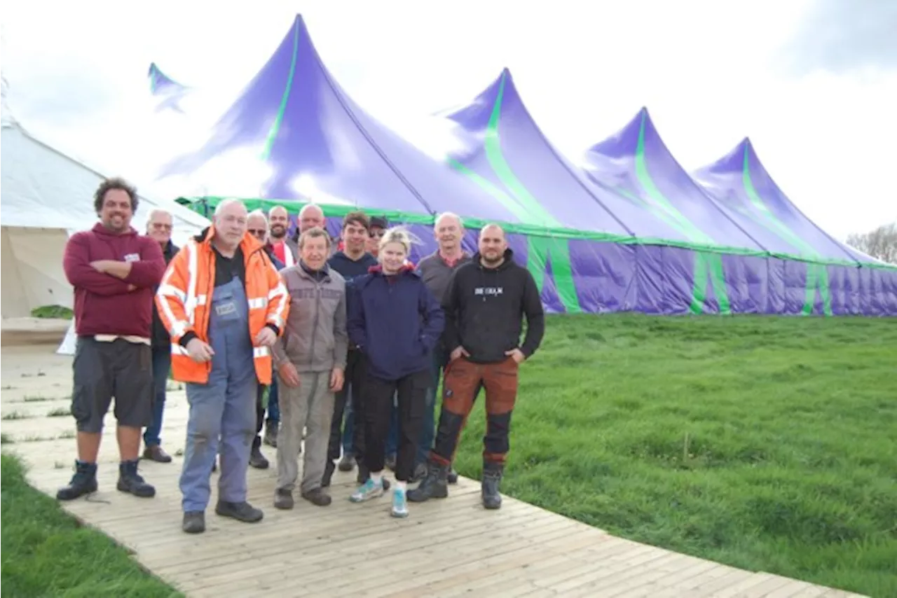 41ste Molenbergkermis met clowns en acrobaten