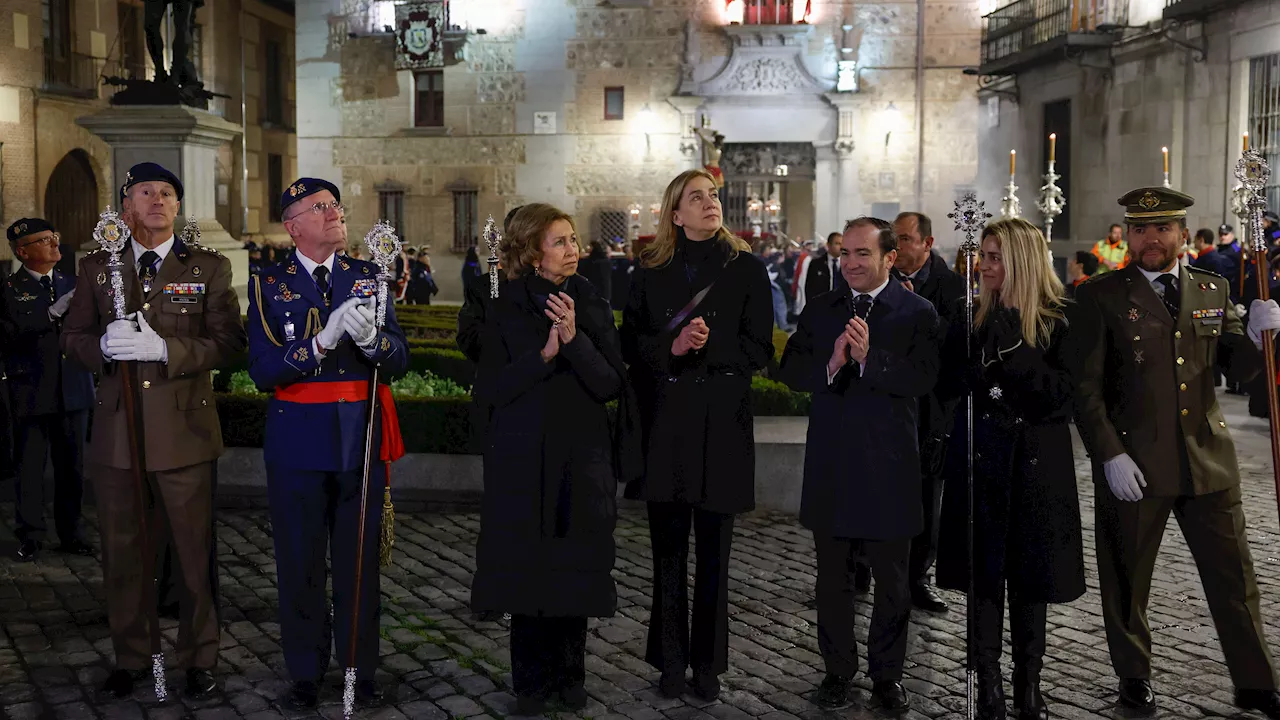 La reina Sofía asiste a la procesión del Cristo de los Alabarderos de Madrid