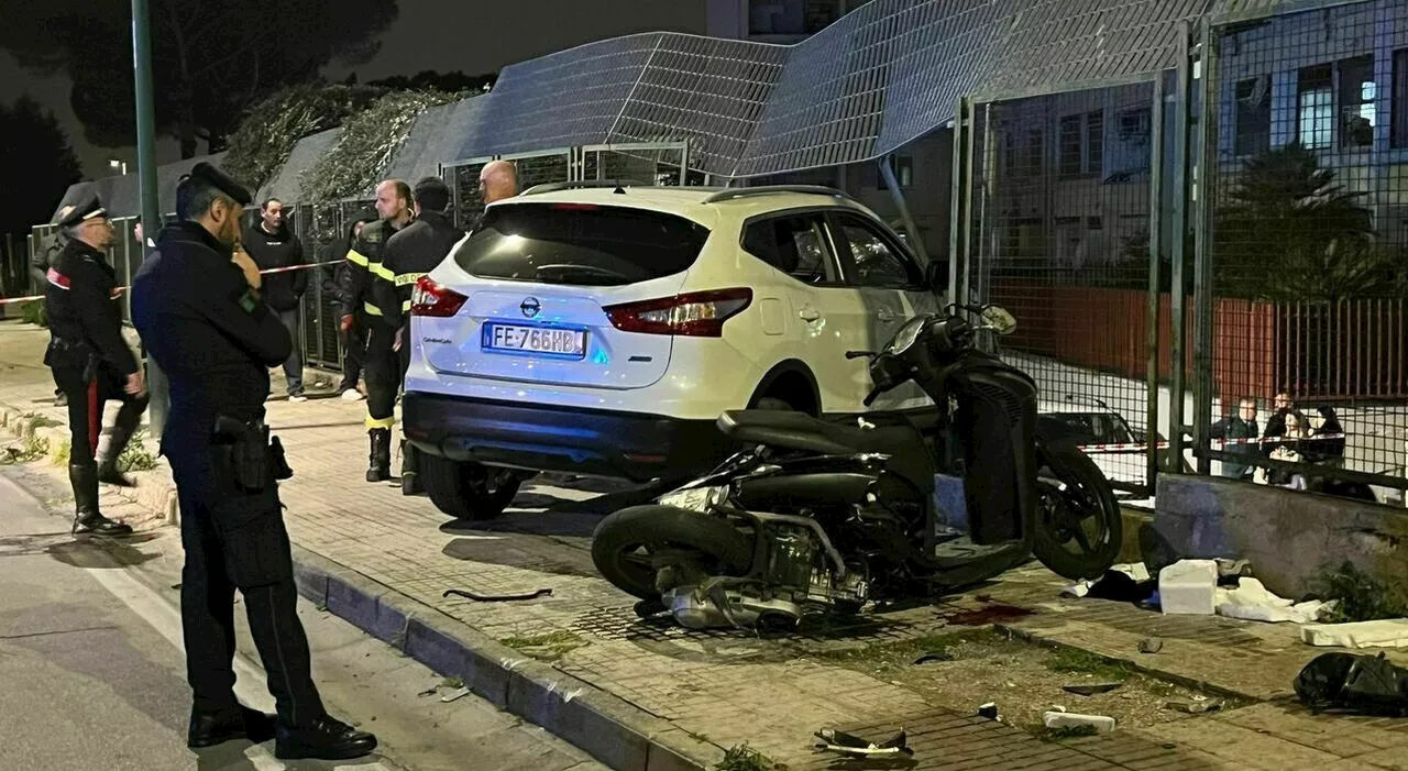 Investono due pregiudicati e rapinano una donna in auto, poi la fuga: 2 i feriti (uno gravissimo). È caccia ag