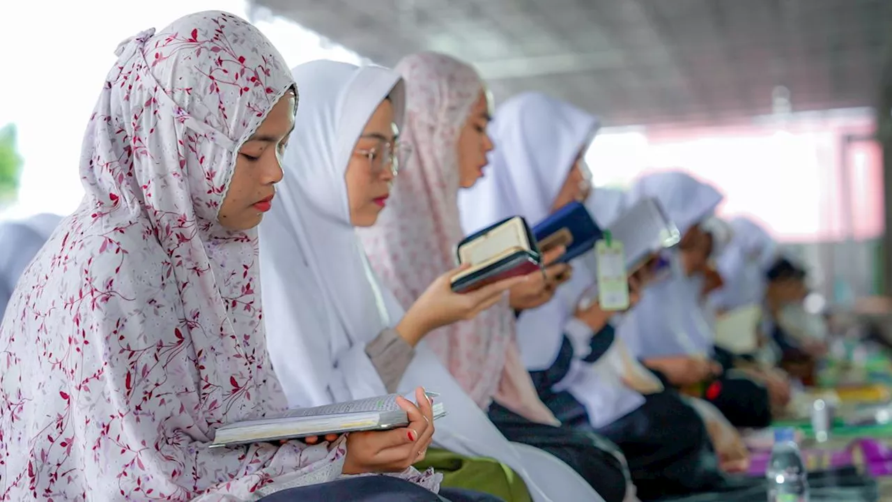 Catat Rekor, Khataman Al-Qur'an Ponpes NW Anjani Lombok Libatkan 100 Ribu Santri