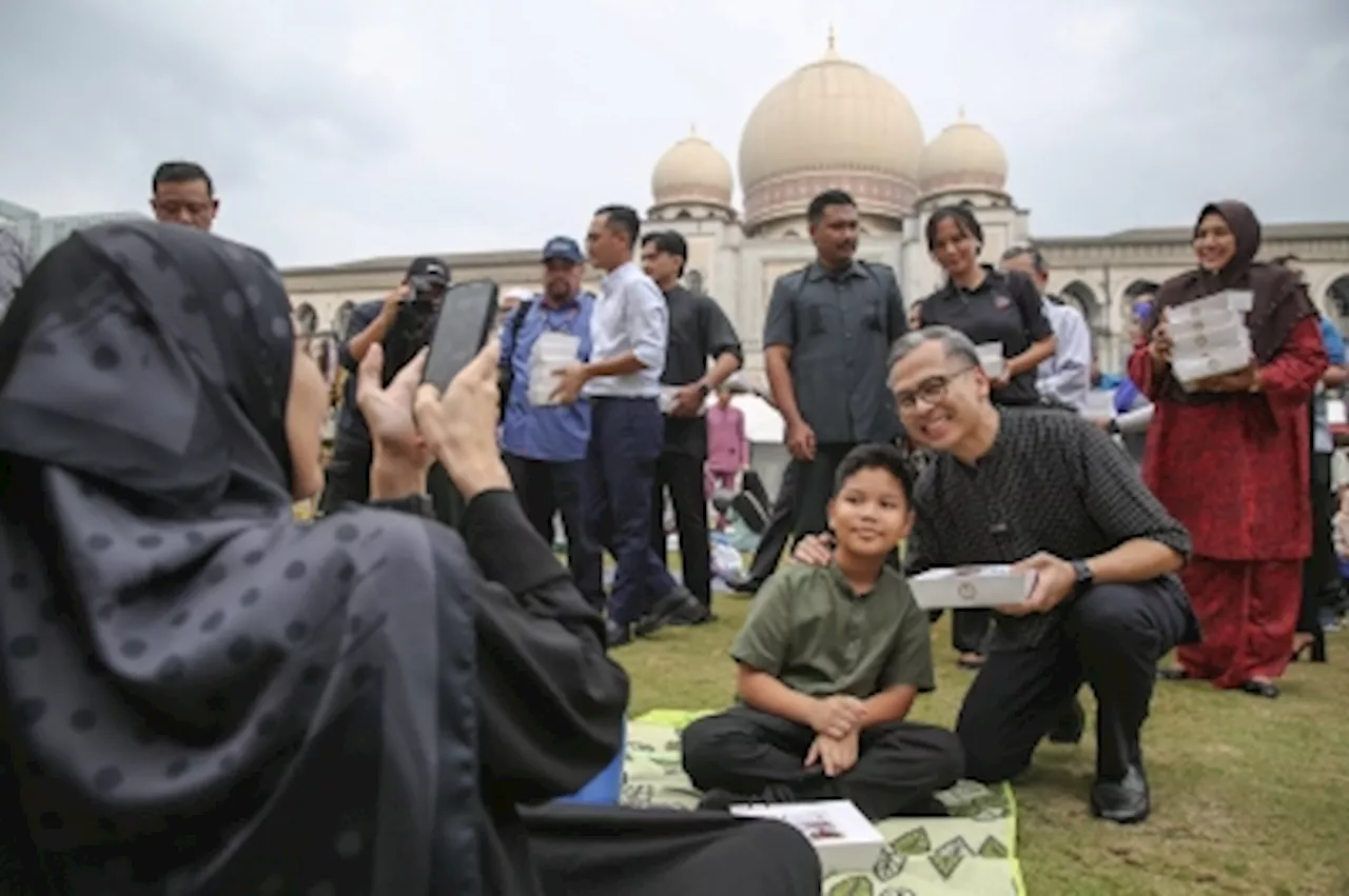 Kids below 13 shouldn’t be allowed near social media like TikTok, Minister Fahmi tells parents