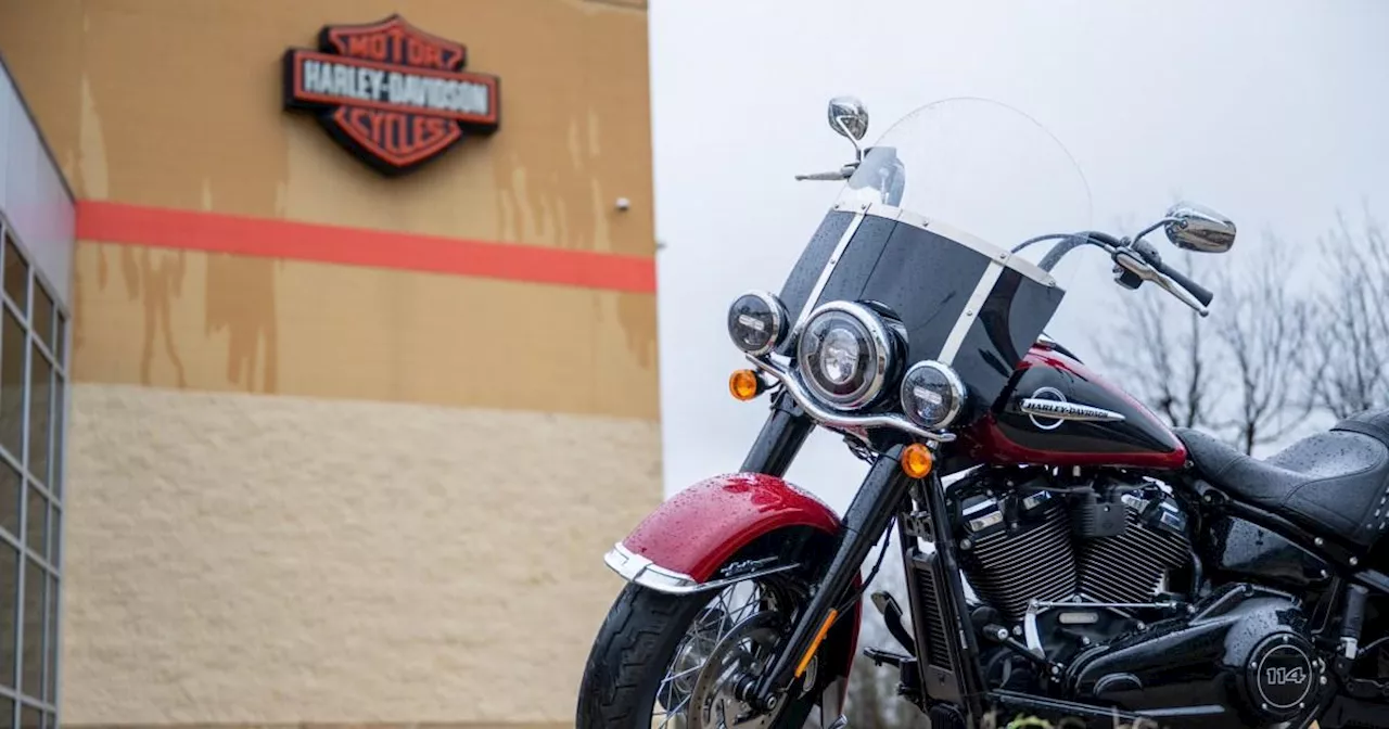 Man on Harley-Davidson motorcycle test drive crashes to death