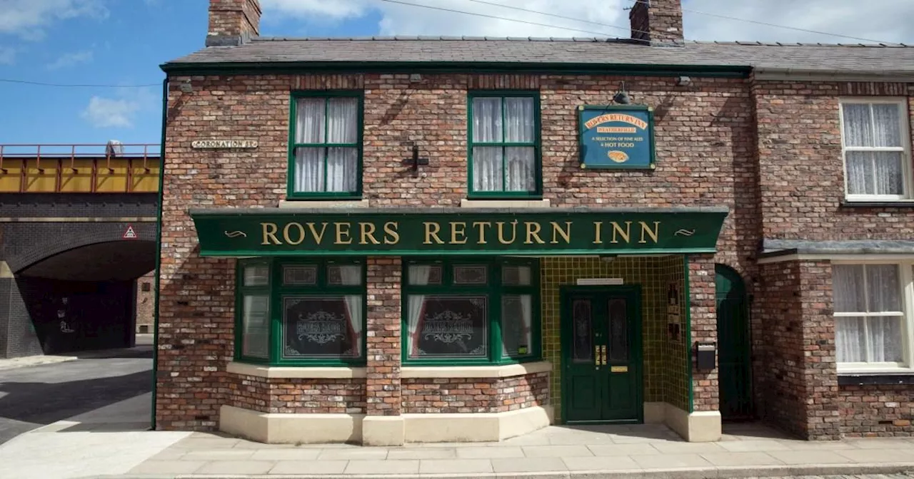 Coronation Street favourite upset as she faces the sack