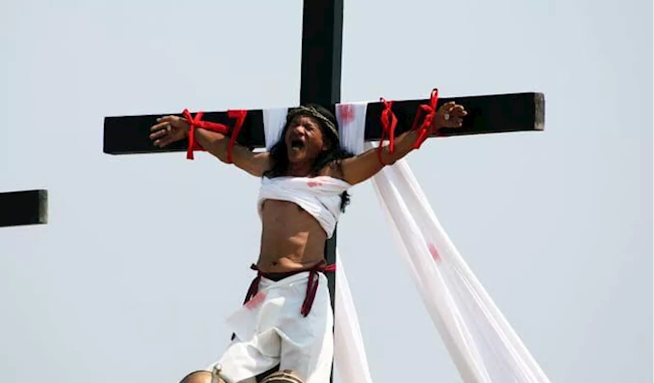 Crucifixions and whippings in the Philippines on Good Friday