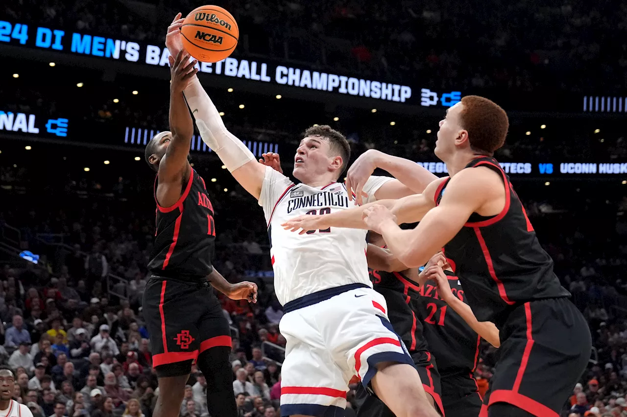 UConn men advance to Elite Eight with 82-52 win over San Diego State