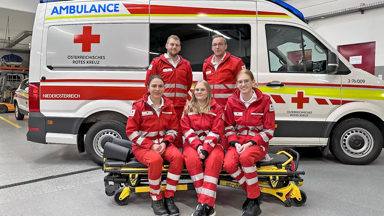 Neue Freiwillige im Rettungsdienst des Roten Kreuzes Waidhofen/Ybbs