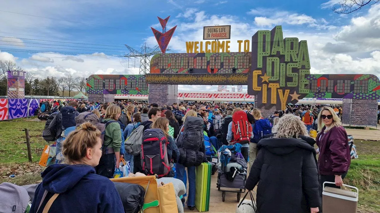 Glitters, dino's en koude biertjes: Paaspop is los en dat betekent feest