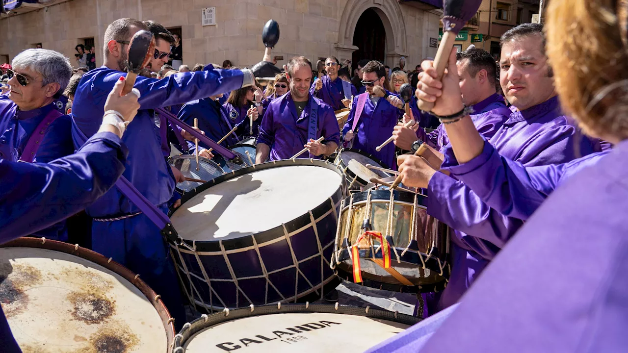 Procesiones de Viernes Santo en España y Rompida de la Hora en Calanda, en directo