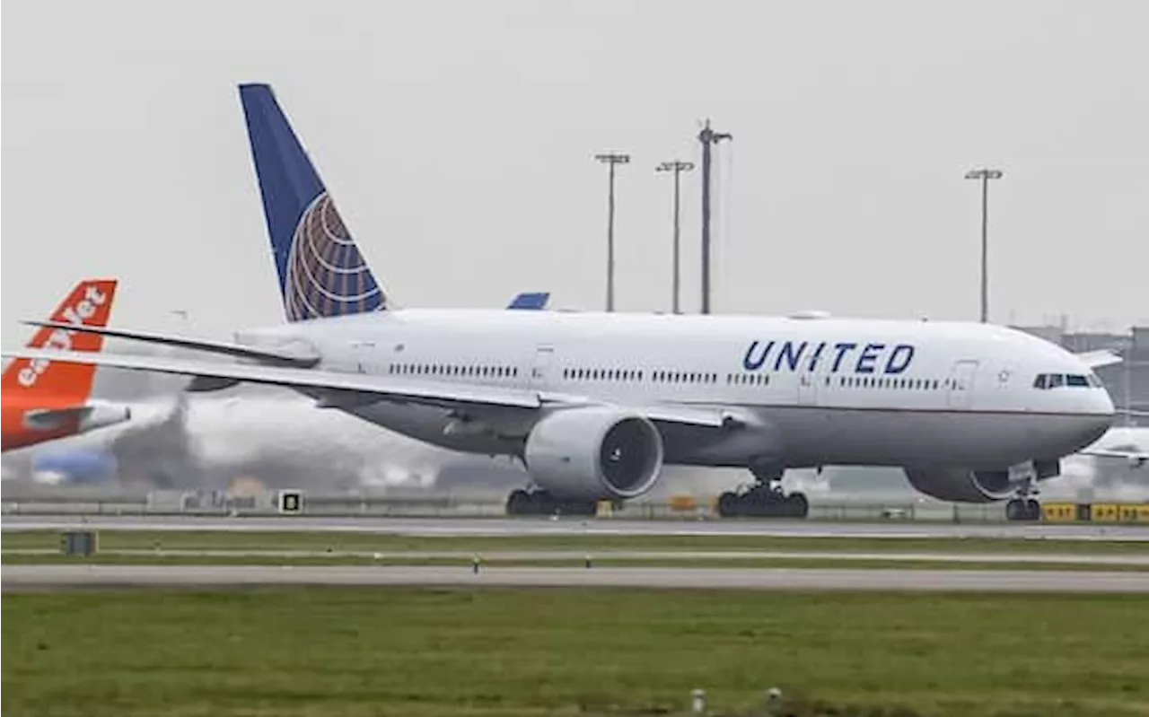 Volo United Airlines, Boeing 777 con guasto al motore dirottato a Denver