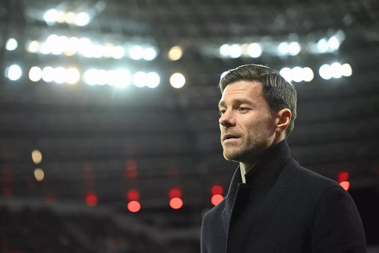 Xabi Alonso continua no Bayer Leverkusen